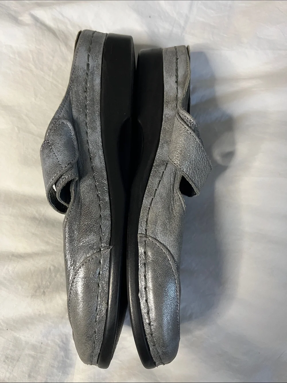 Helle Comfort made in Spain Mary Jane metallic sandals